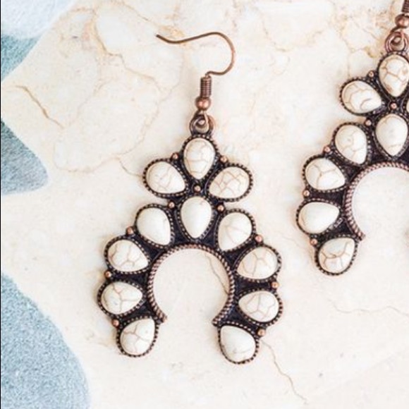 🐚WHITESTONE & COPPER DETAILED EARINGS - Picture 4 of 4